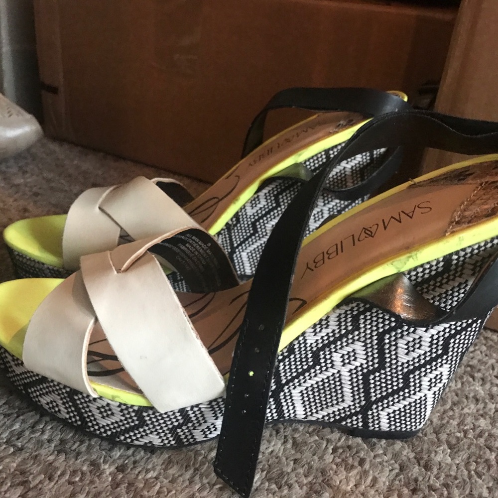 Sam and Libby platform sandal size 8